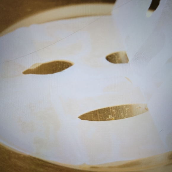 City beauty line-smoothing hydro mask. Treat yourself to something you'll ❤️ - Picture 2 of 2